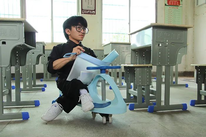 從“扭扭車男孩”到站立人生 三維打印技術點亮生命新希望